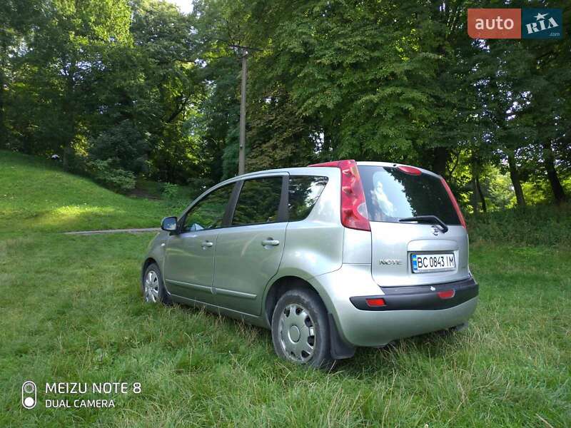 Хэтчбек Nissan Note 2007 в Городке