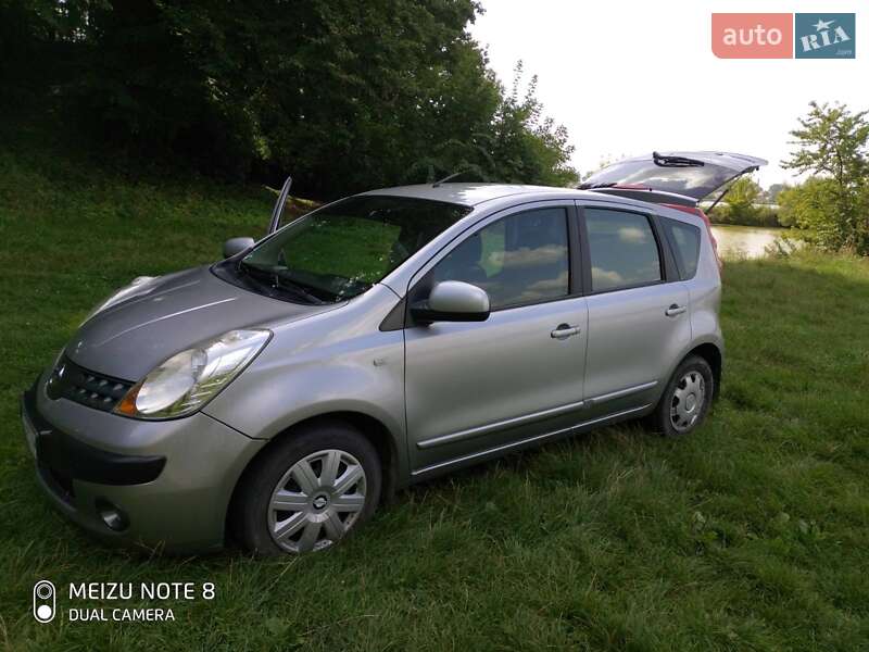 Хетчбек Nissan Note 2007 в Городку