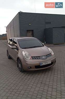 Хэтчбек Nissan Note 2007 в 