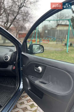 Хэтчбек Nissan Note 2012 в 