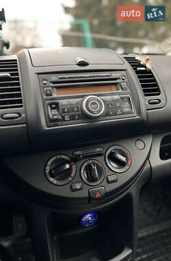 Хэтчбек Nissan Note 2012 в 
