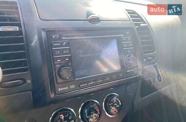Хэтчбек Nissan Note 2011 в 