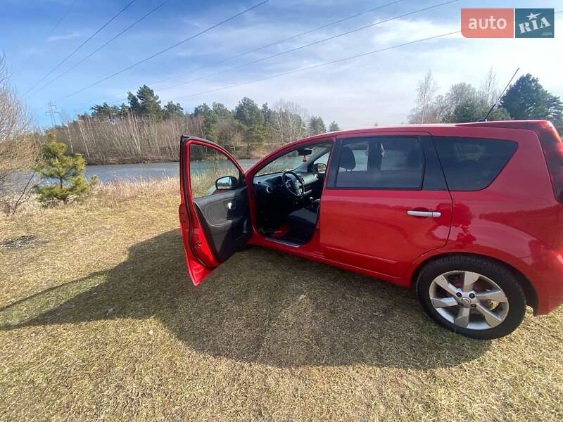 Хэтчбек Nissan Note 2011 в Ровно