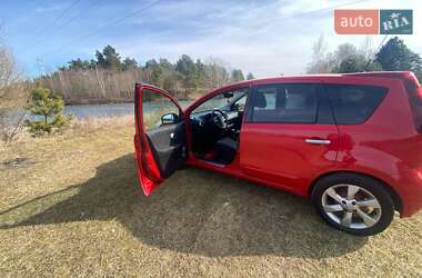 Хэтчбек Nissan Note 2011 в 