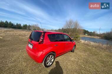 Хэтчбек Nissan Note 2011 в 