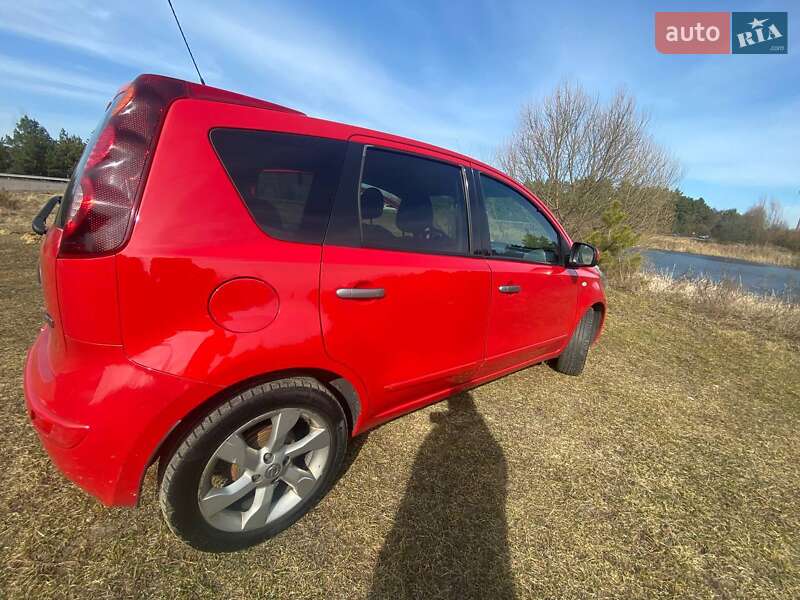 Хэтчбек Nissan Note 2011 в Ровно