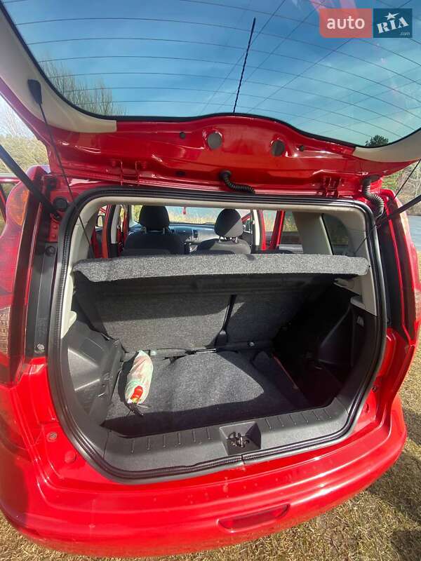 Хэтчбек Nissan Note 2011 в Ровно