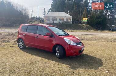 Хэтчбек Nissan Note 2011 в 