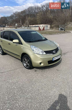 Хэтчбек Nissan Note 2009 в 