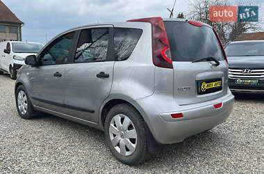 Хэтчбек Nissan Note 2011 в 