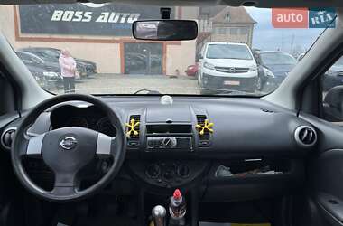 Хэтчбек Nissan Note 2011 в 
