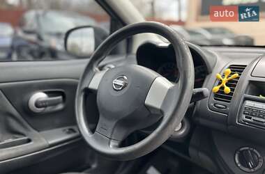 Хэтчбек Nissan Note 2011 в 