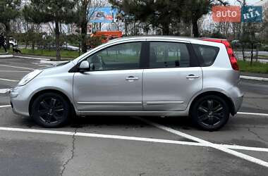 Хэтчбек Nissan Note 2006 в 