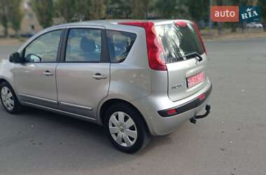 Хэтчбек Nissan Note 2006 в 