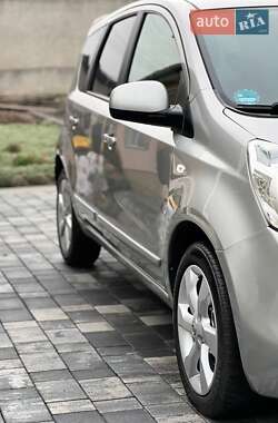 Хэтчбек Nissan Note 2009 в 