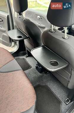 Хэтчбек Nissan Note 2009 в 