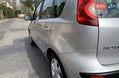 Хэтчбек Nissan Note 2007 в 