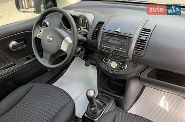 Хэтчбек Nissan Note 2007 в 