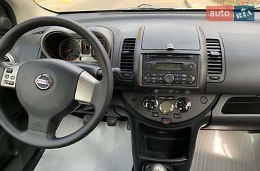 Хэтчбек Nissan Note 2007 в 
