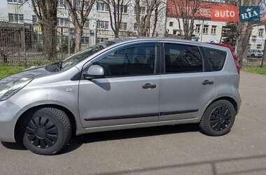 Хэтчбек Nissan Note 2008 в 