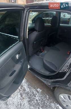 Хэтчбек Nissan Note 2006 в 