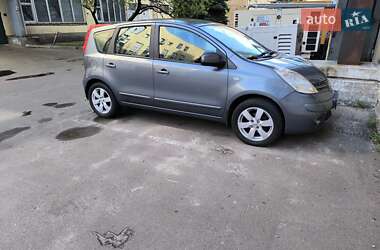 Хэтчбек Nissan Note 2008 в 