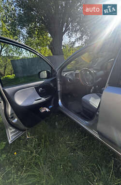 Хэтчбек Nissan Note 2007 в 
