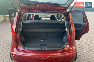 Хэтчбек Nissan Note 2011 в 
