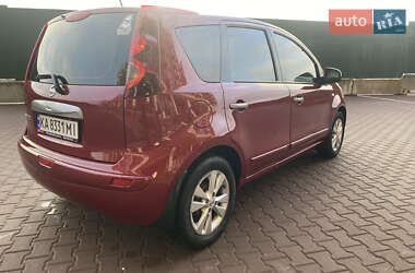 Хэтчбек Nissan Note 2011 в 