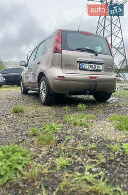 Хэтчбек Nissan Note 2011 в 