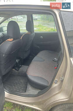 Хэтчбек Nissan Note 2011 в 