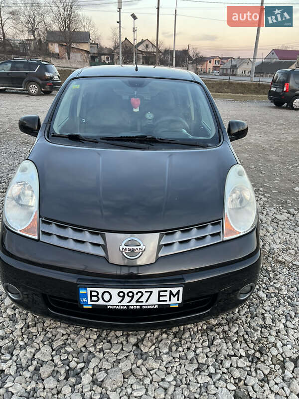 Хэтчбек Nissan Note 2006 в 