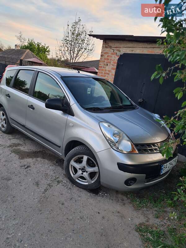 Хетчбек Nissan Note 2006 в Малій Висці