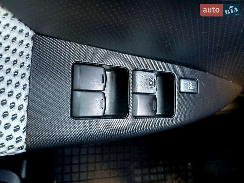 Хетчбек Nissan Note 2007 в Кам'янському