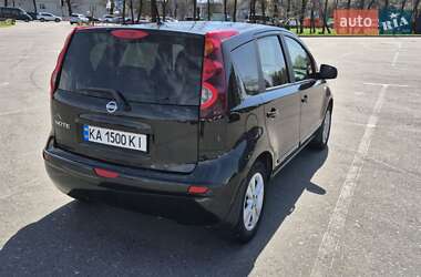 Хэтчбек Nissan Note 2010 в 