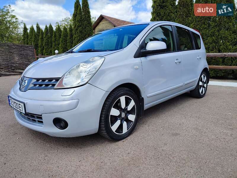 Хэтчбек Nissan Note 2008 в 