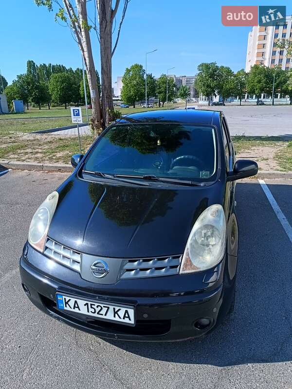 Хэтчбек Nissan Note 2008 в 