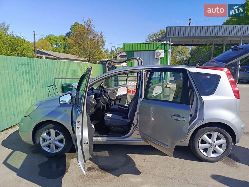 Хэтчбек Nissan Note 2008 в Малине