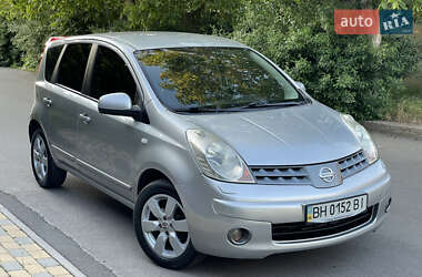 Хэтчбек Nissan Note 2009 в 