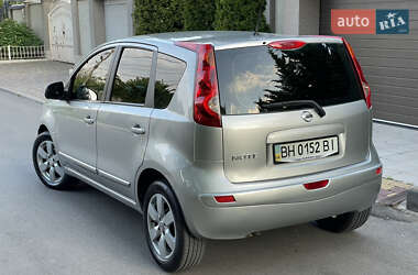 Хэтчбек Nissan Note 2009 в 