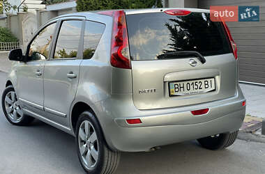 Хэтчбек Nissan Note 2009 в 