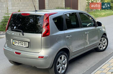 Хэтчбек Nissan Note 2009 в 