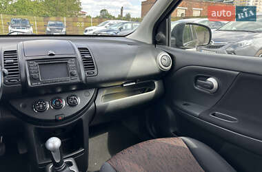 Хэтчбек Nissan Note 2009 в 