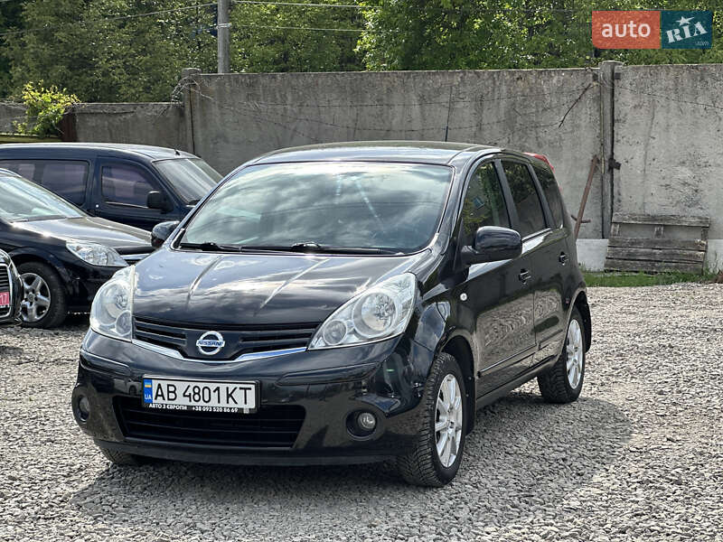 Хэтчбек Nissan Note 2009 в 