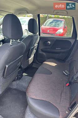 Хэтчбек Nissan Note 2009 в 