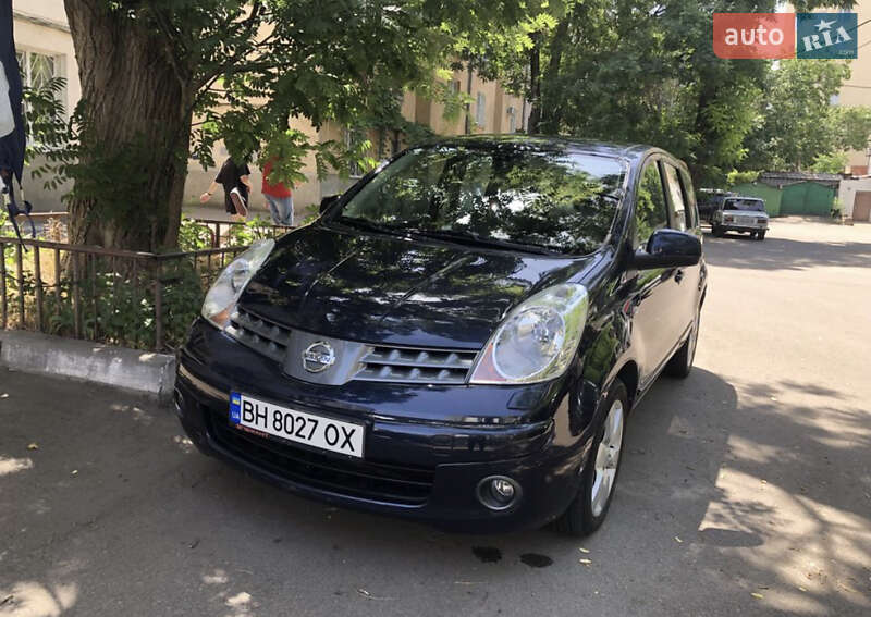 Хэтчбек Nissan Note 2008 в 