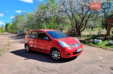 Хэтчбек Nissan Note 2008 в 