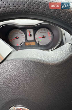 Хэтчбек Nissan Note 2008 в 