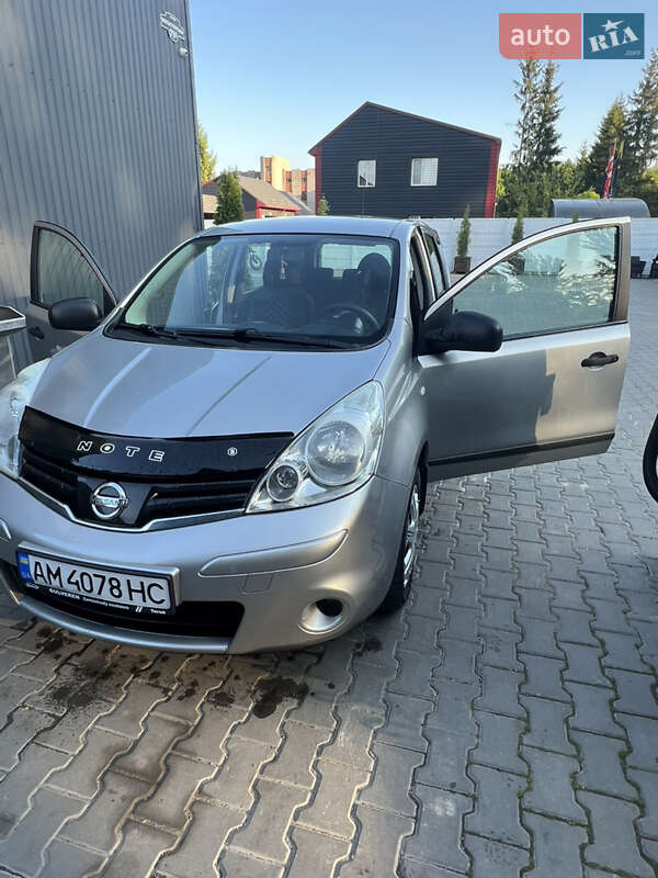Хэтчбек Nissan Note 2010 в Виннице