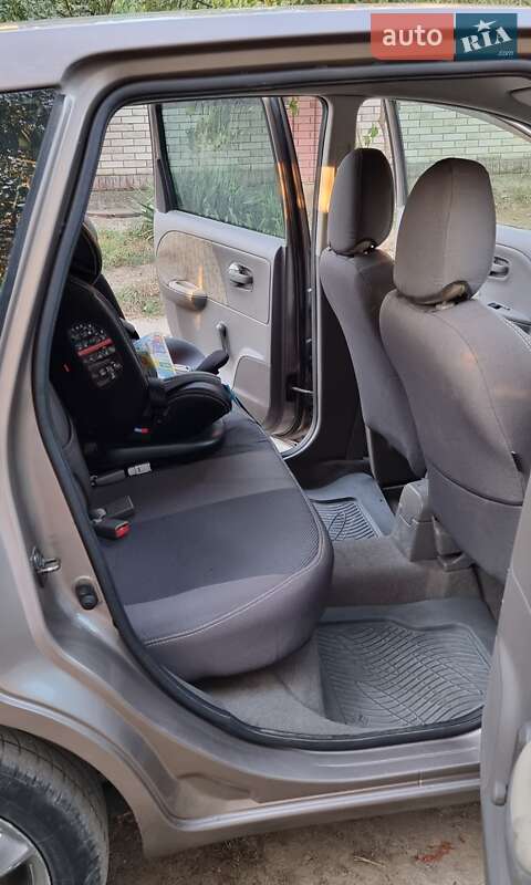 Хэтчбек Nissan Note 2006 в Черновцах